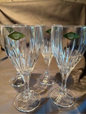 Crystal Cut Wine Goblets - Clear Glass Stemware (Set of 4)